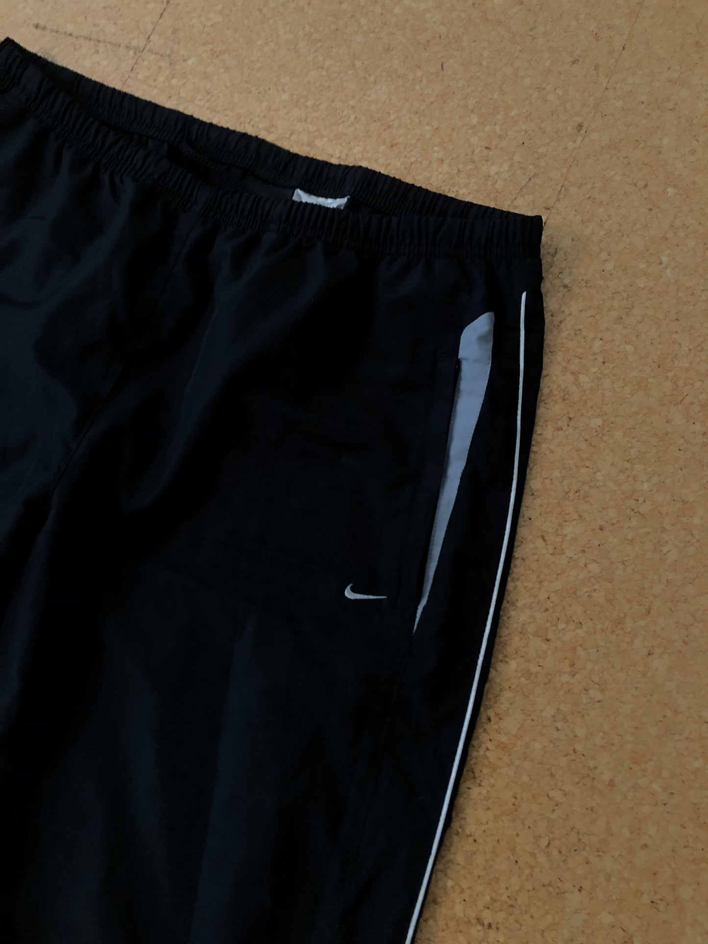 Vintage Nike baggy trackpants (M)