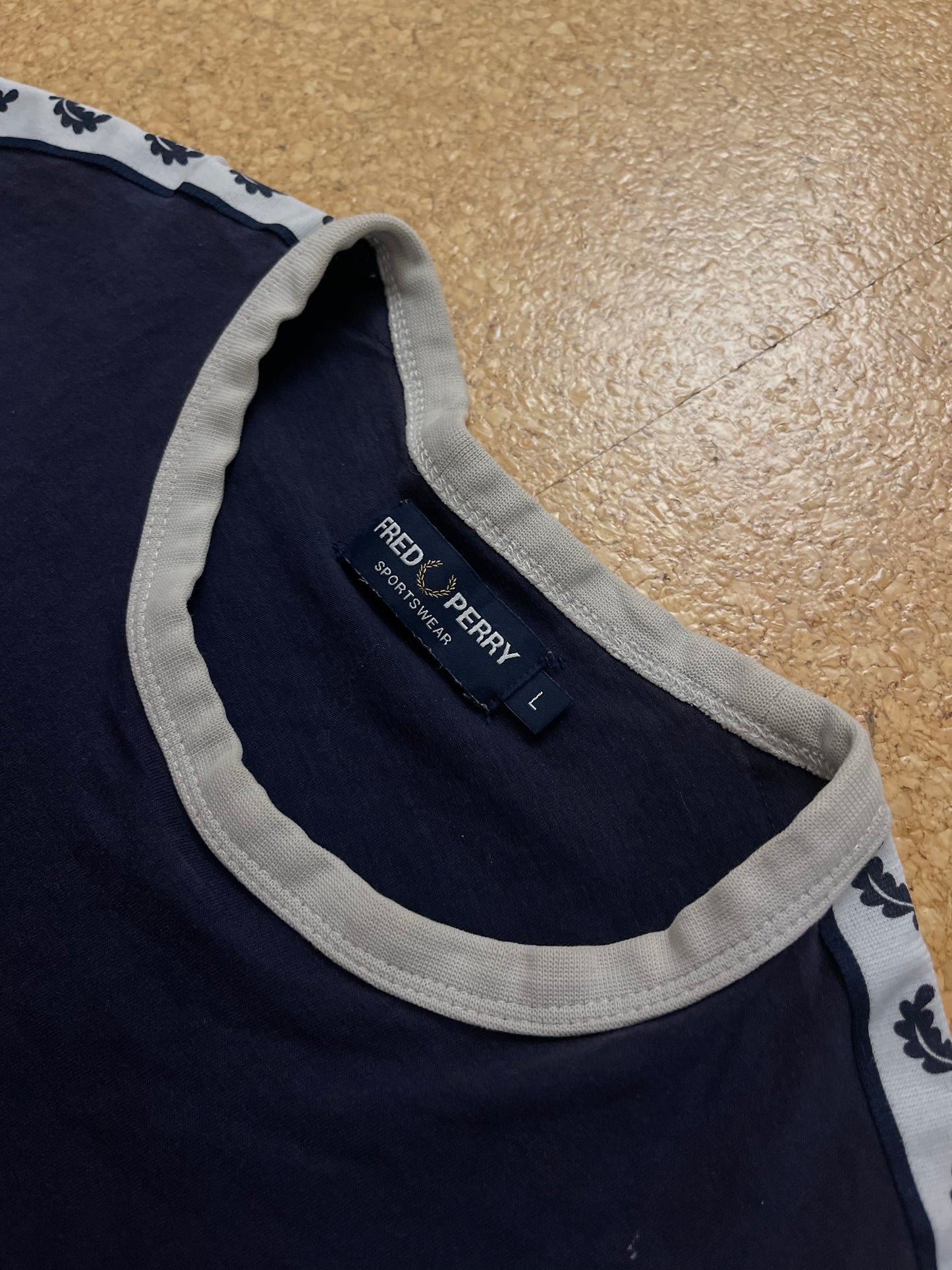 Fred Perry tshirt (L)