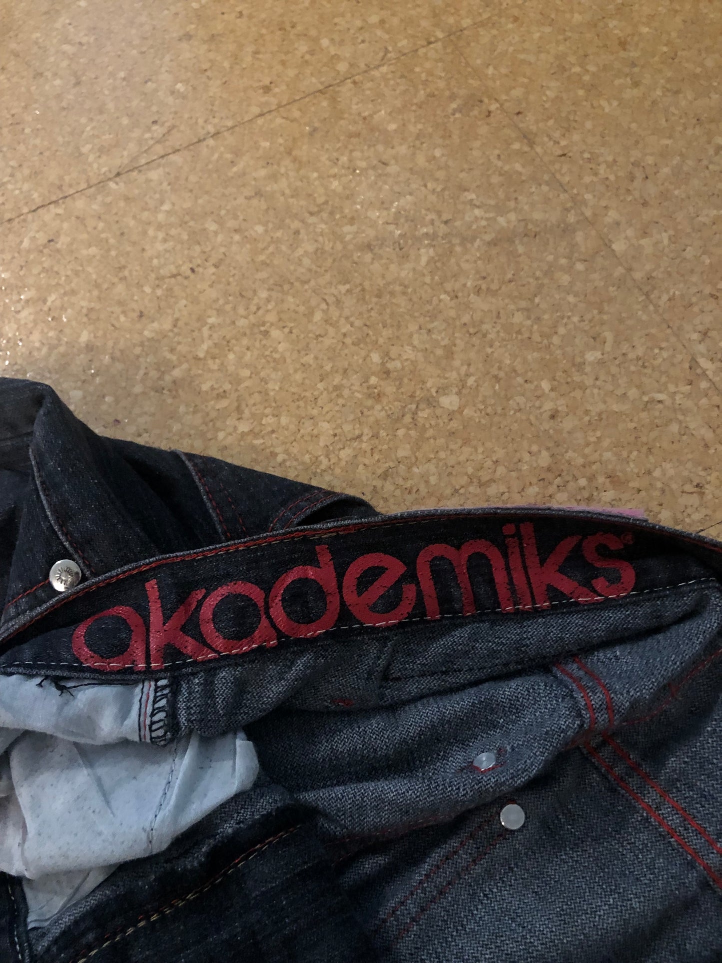 Akademiks vintage baggy jeans (W32)