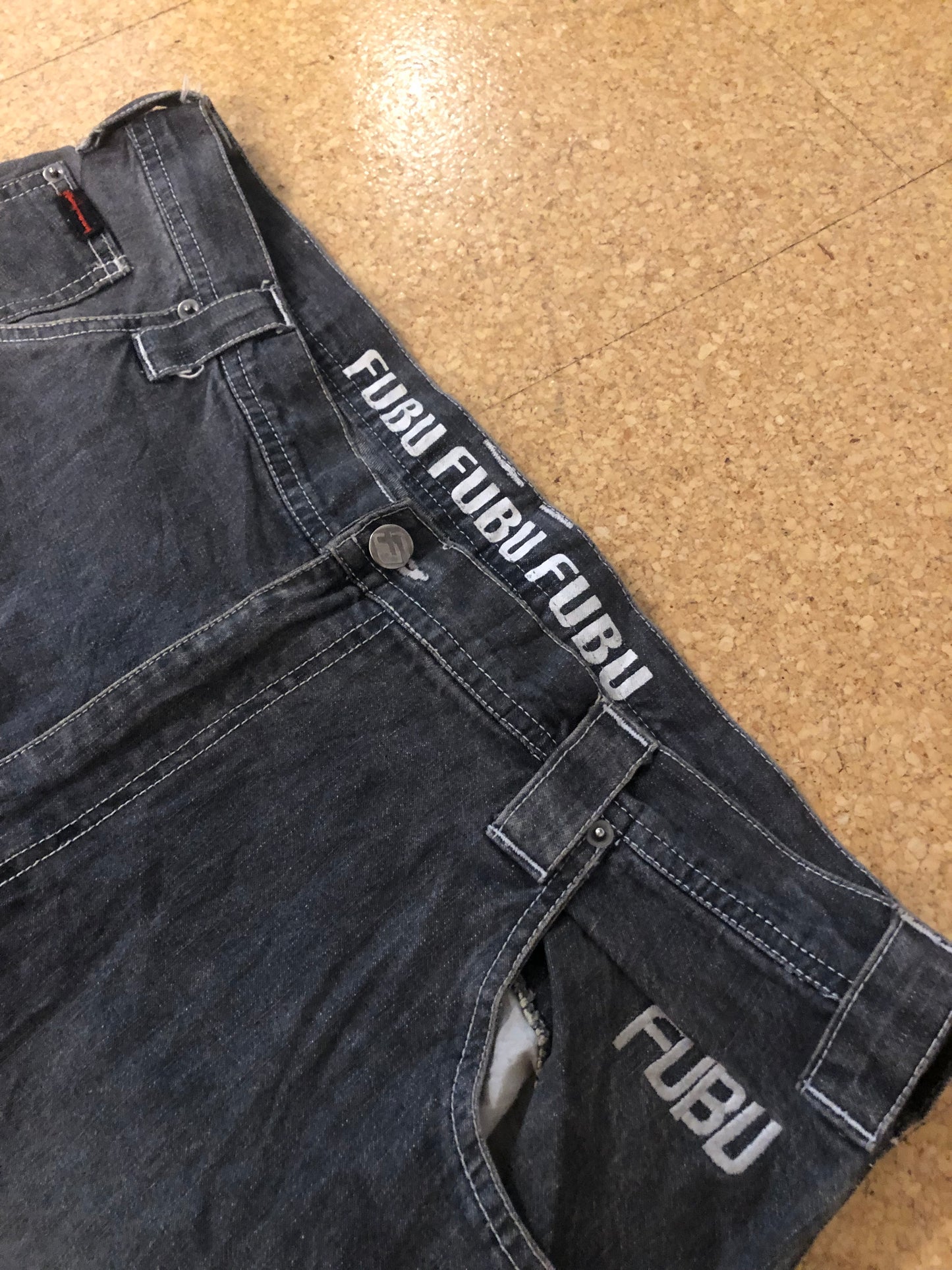 Fubu vintage baggy jeans (W38)