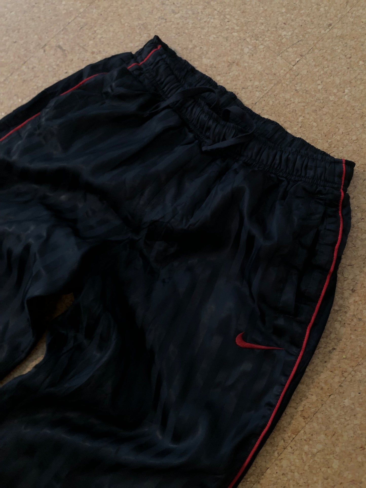 Vintage Nike baggy trackpants (M)