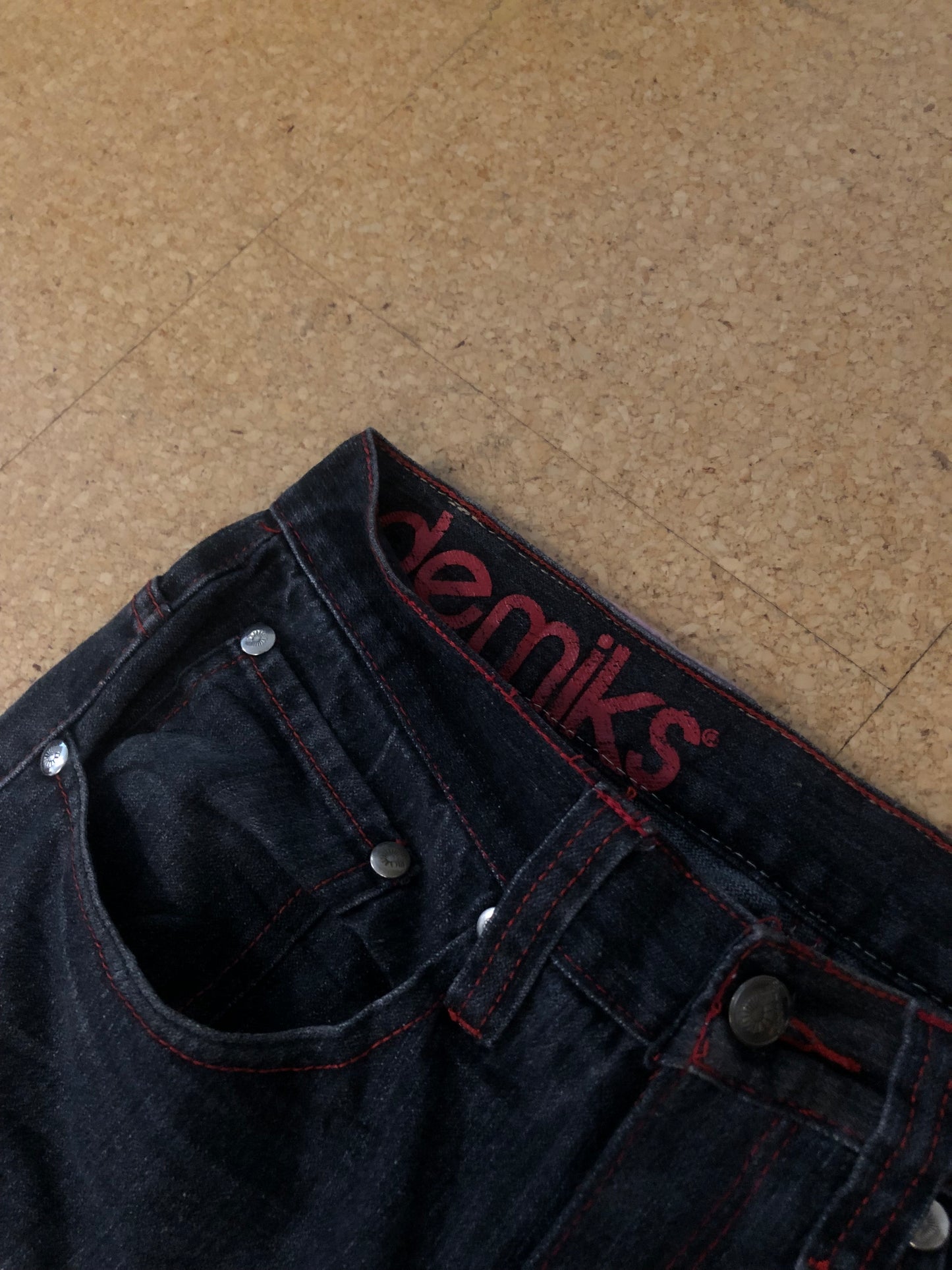 Akademiks vintage baggy jeans (W32)