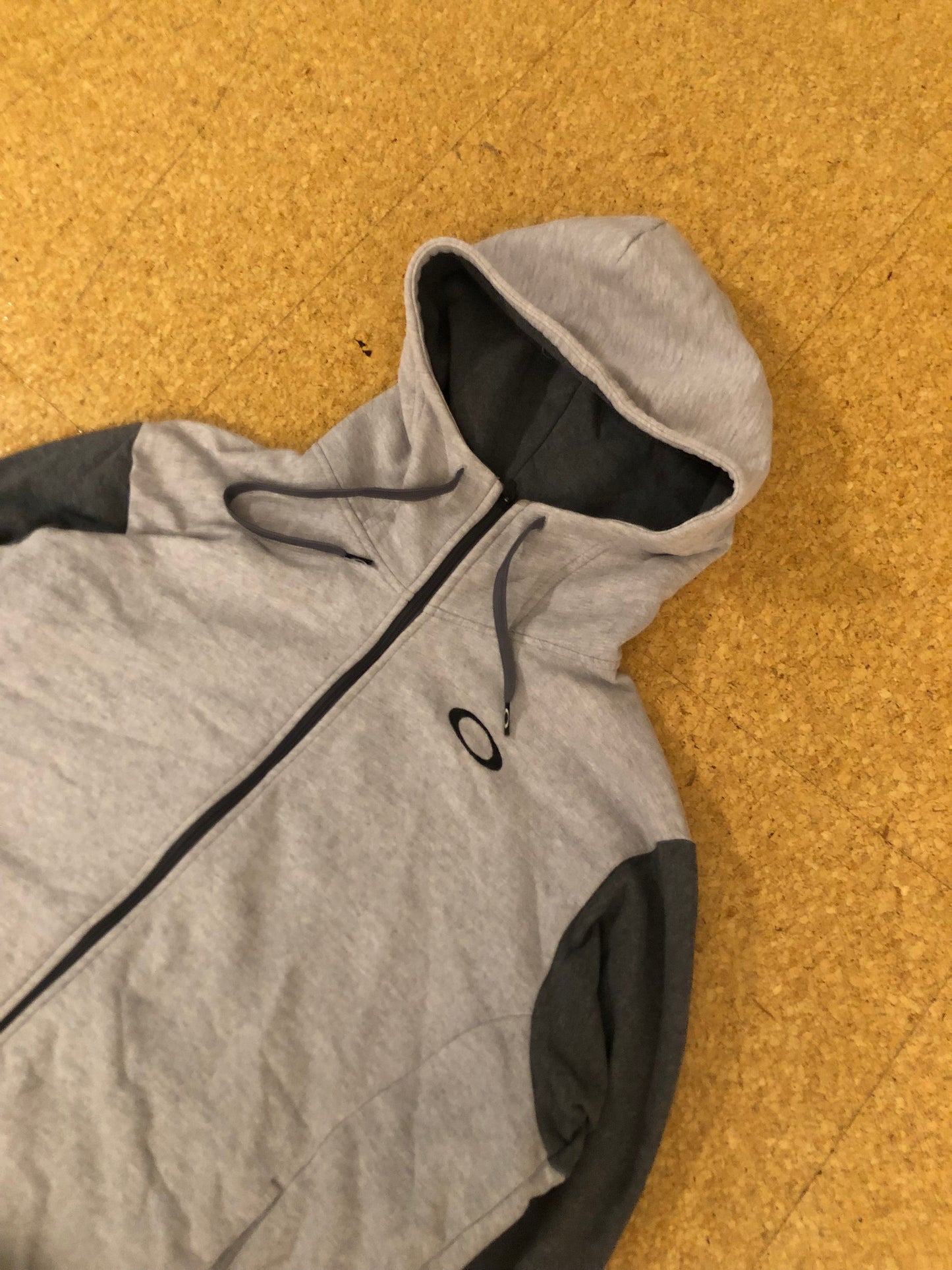 Oakley hoodie (L)