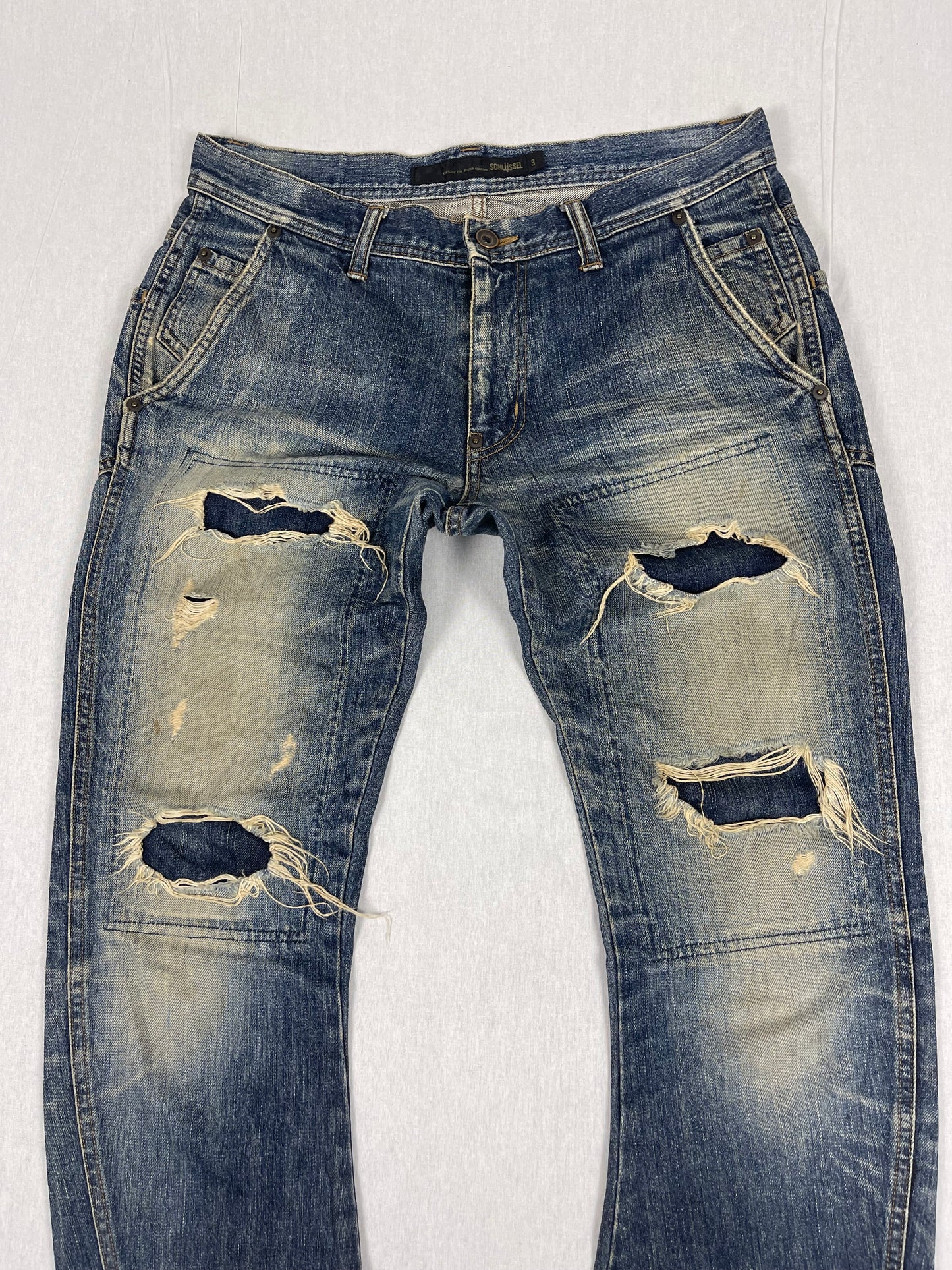 Schlussel distressed denim (W32)