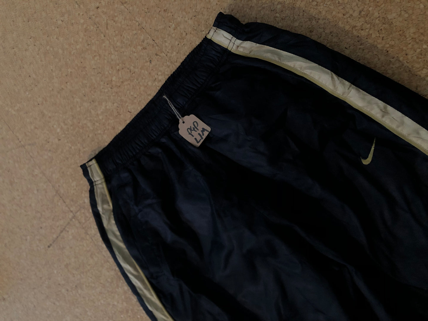Vintage Nike baggy trackpants (M)