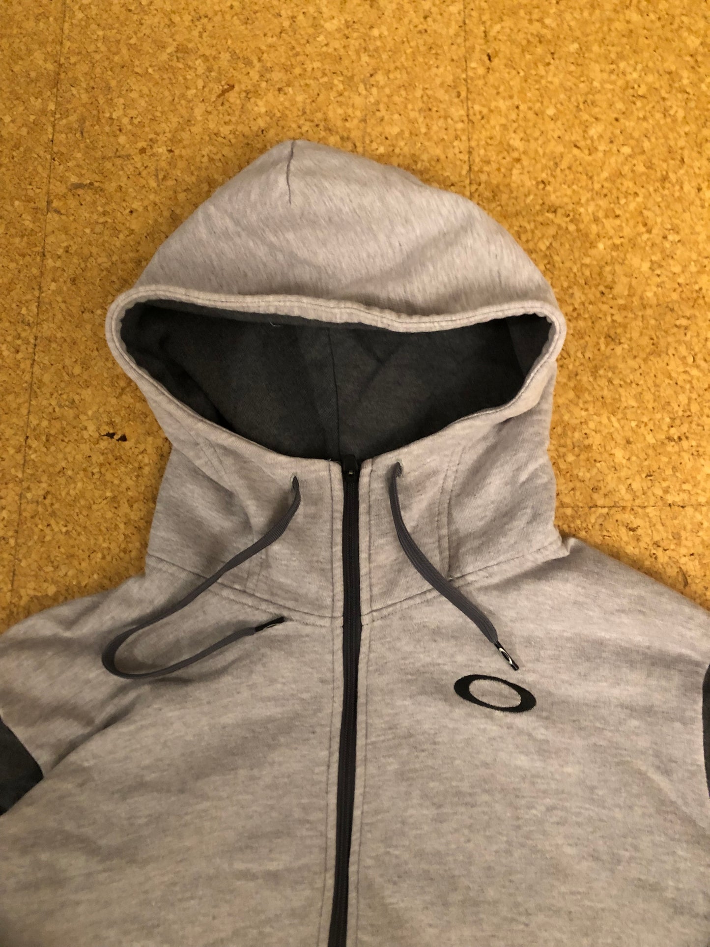 Oakley hoodie (L)