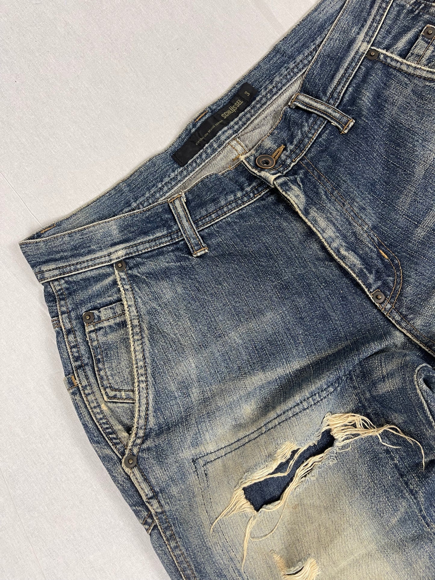 Schlussel distressed denim (W32)